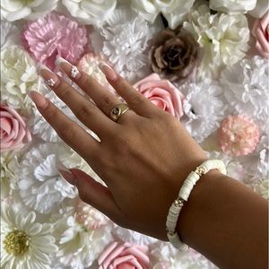 Off white rubber bracelet with gold flower accents